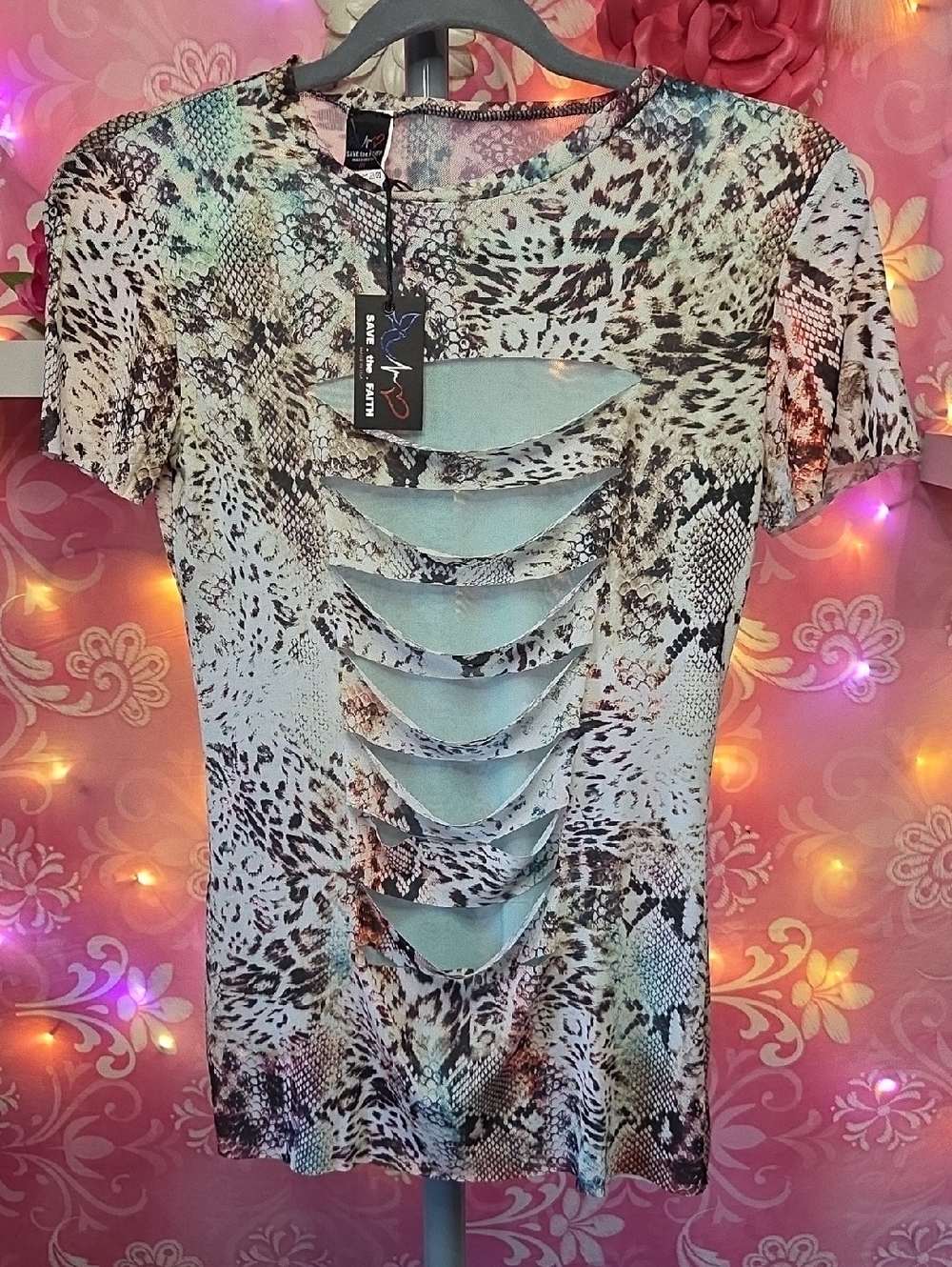 Cutout Animal-Print Short Sleeve Tee in Mint Green by